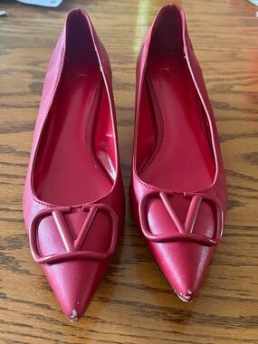 Genuine Valentino Kitten Heels *please look at the heels*